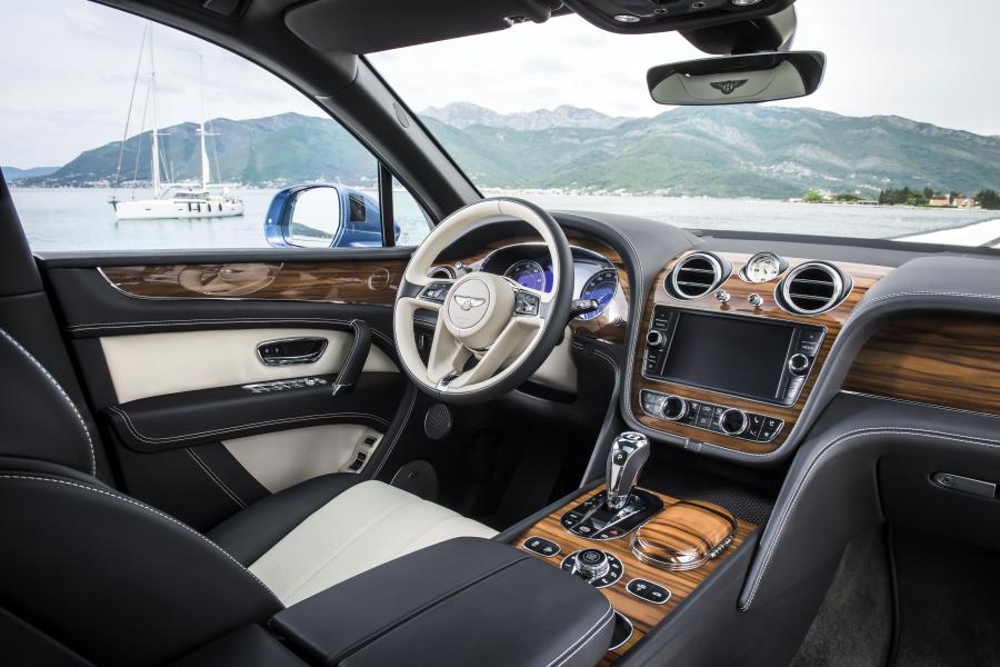 Интерьер Bentley Bentayga Diesel 2016 года  (WW) (фото 23 из 107)
